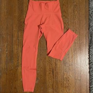 Lululemon 25” train times size 4